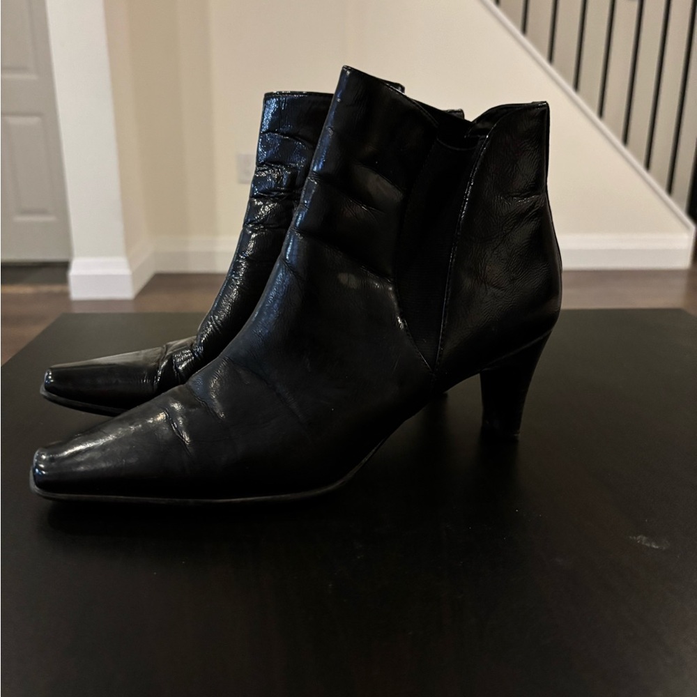 Women's Black Leather Pointed-Toe Ankle Boots